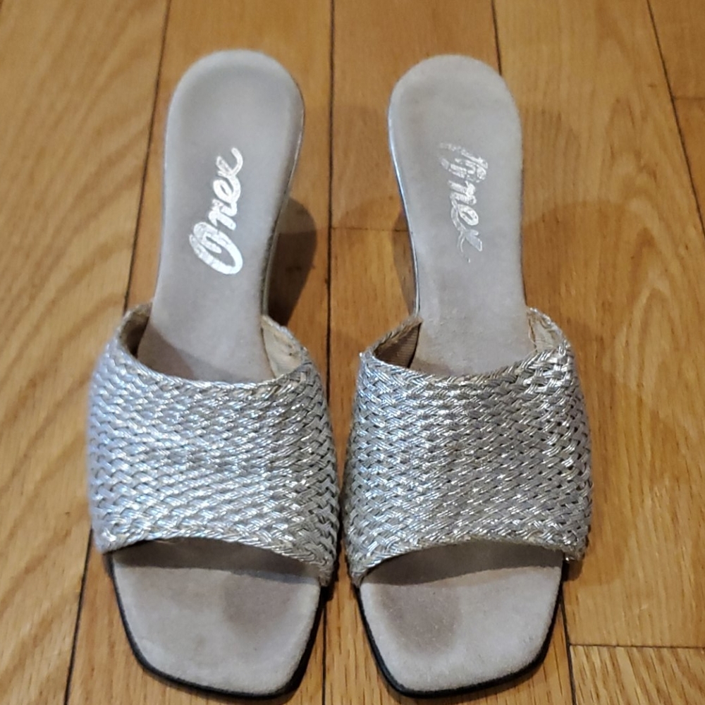Silver sz 8 heeled wedge